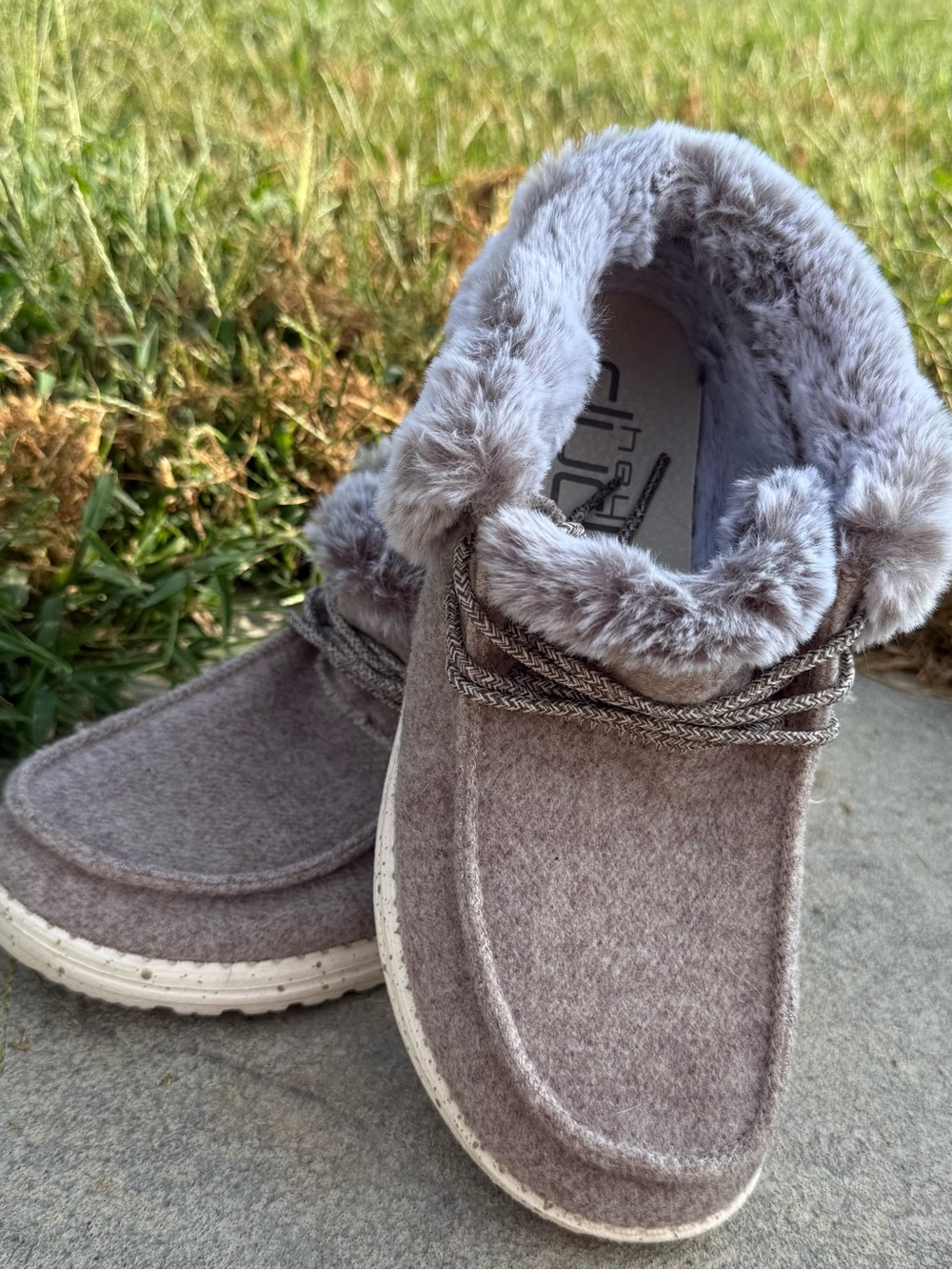 Hey Dude Women's Gray Britt chocolate Faux-Fur Lined Ankle Booties size 7